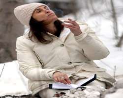 Amy Brenneman smoking